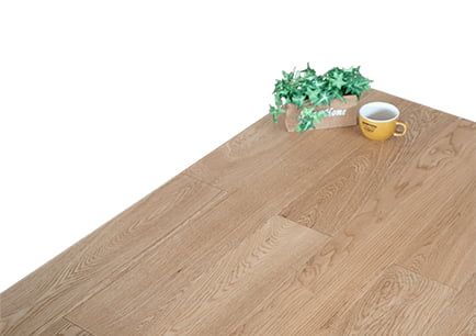 室内の無垢フロ―リング施工例